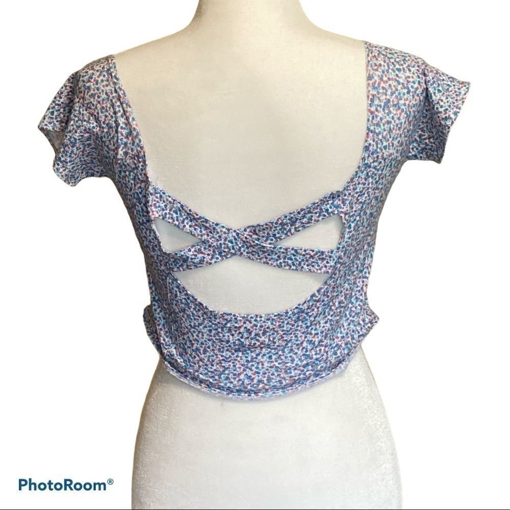 NWT Women’s Hollister floral crop top criss cross back Size M - Picture 3 of 7